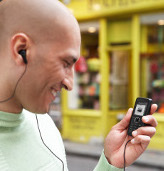 Ob dieser junge Herr ein Schwede ist? Wenn ja, dürfte er gerade Heavy Metal hören