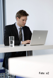 Mehrheit knüpft Job-Kontakte online
