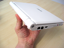 Eine Handvoll Computer: der EeePC. Foto: tariftip.de